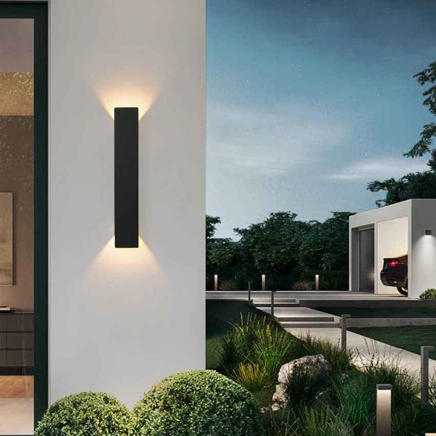 applique murale exterieur noir sur mur blanc