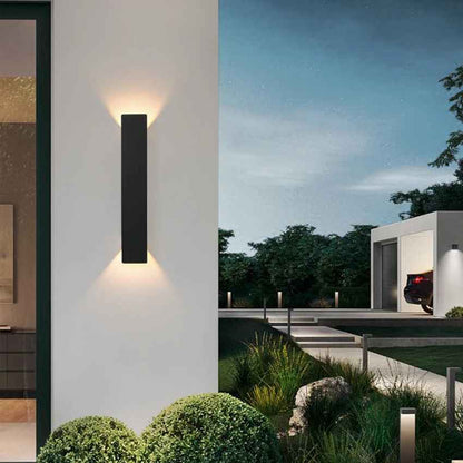 applique murale exterieur noir sur mur blanc
