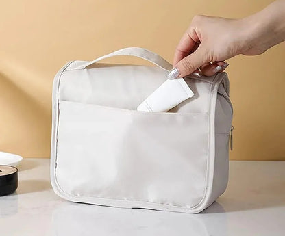 trousse de toilette avec espace arriere