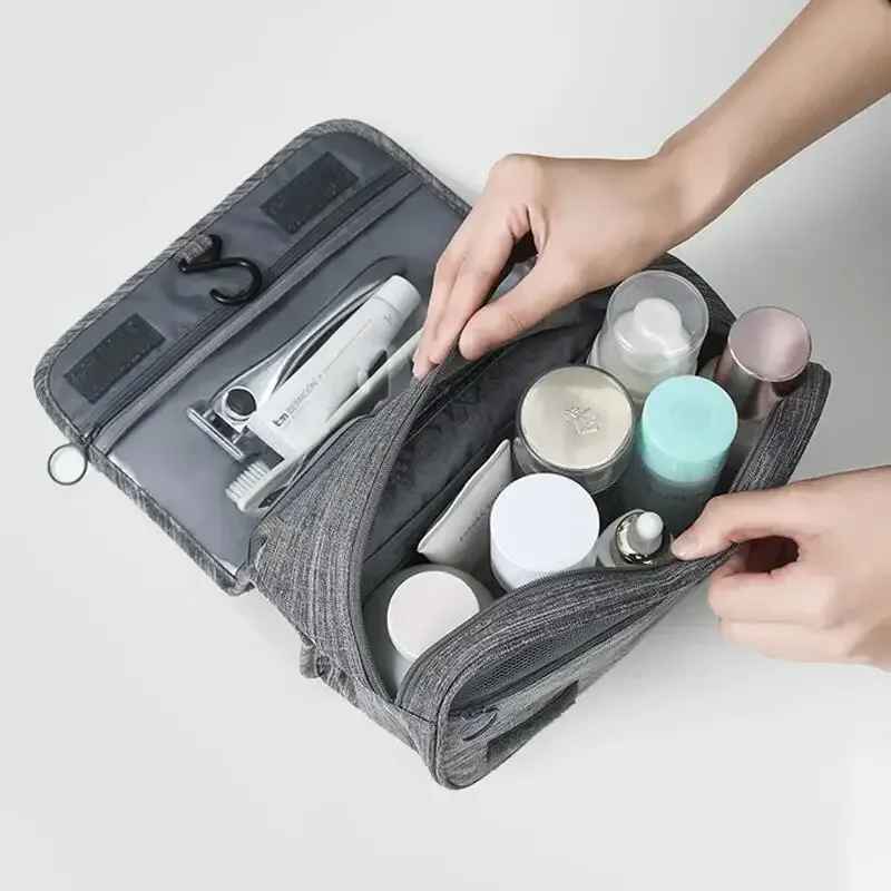 trousse de toilette avec un grand compartiment