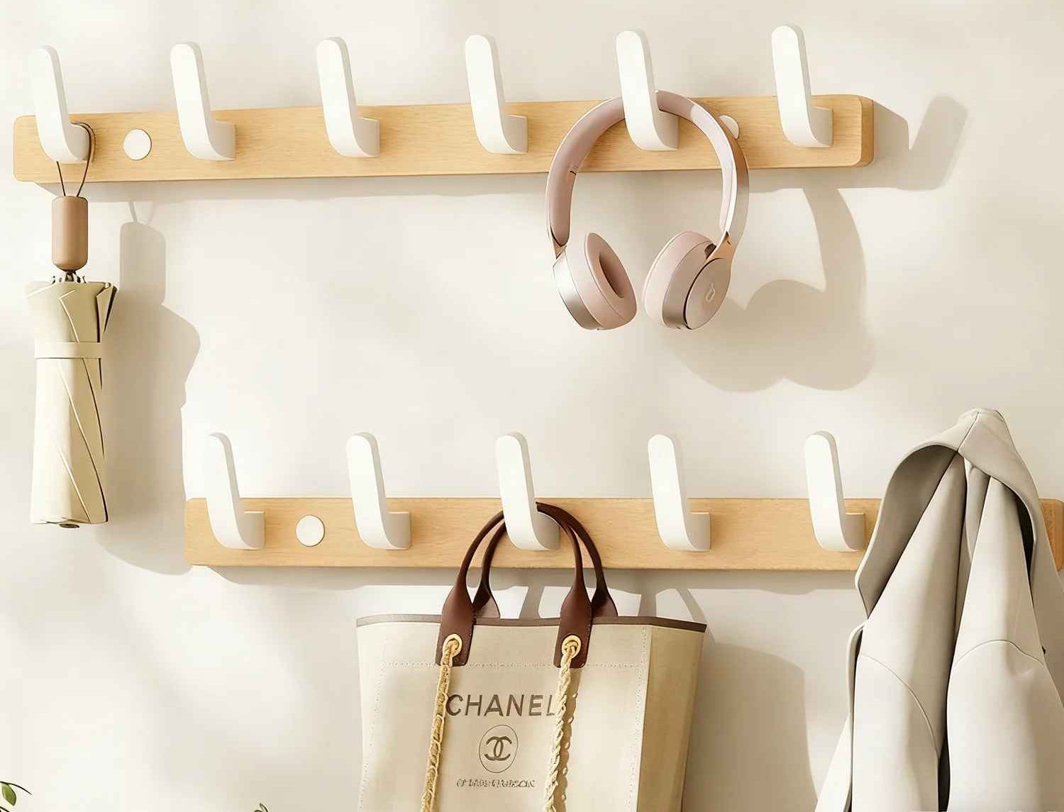 un ou deux porte manteau bois